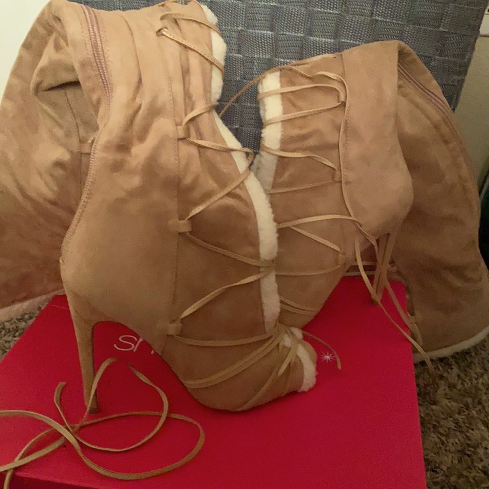 Shoe dazzle knee high boots tan